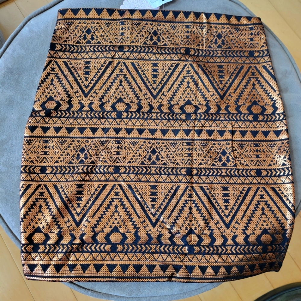 Skirt - Picture 2 of 3